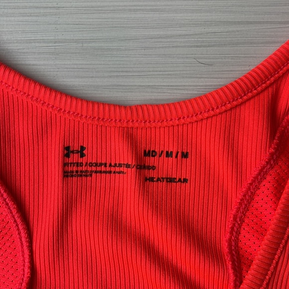 Under Armor fitted top size medium - Picture 3 of 4